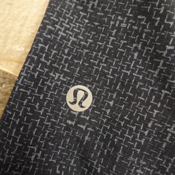 Lululemon Athletic Shorts Men’s Medium Black Gray 5” Inseam Run Training - Picture 10 of 11